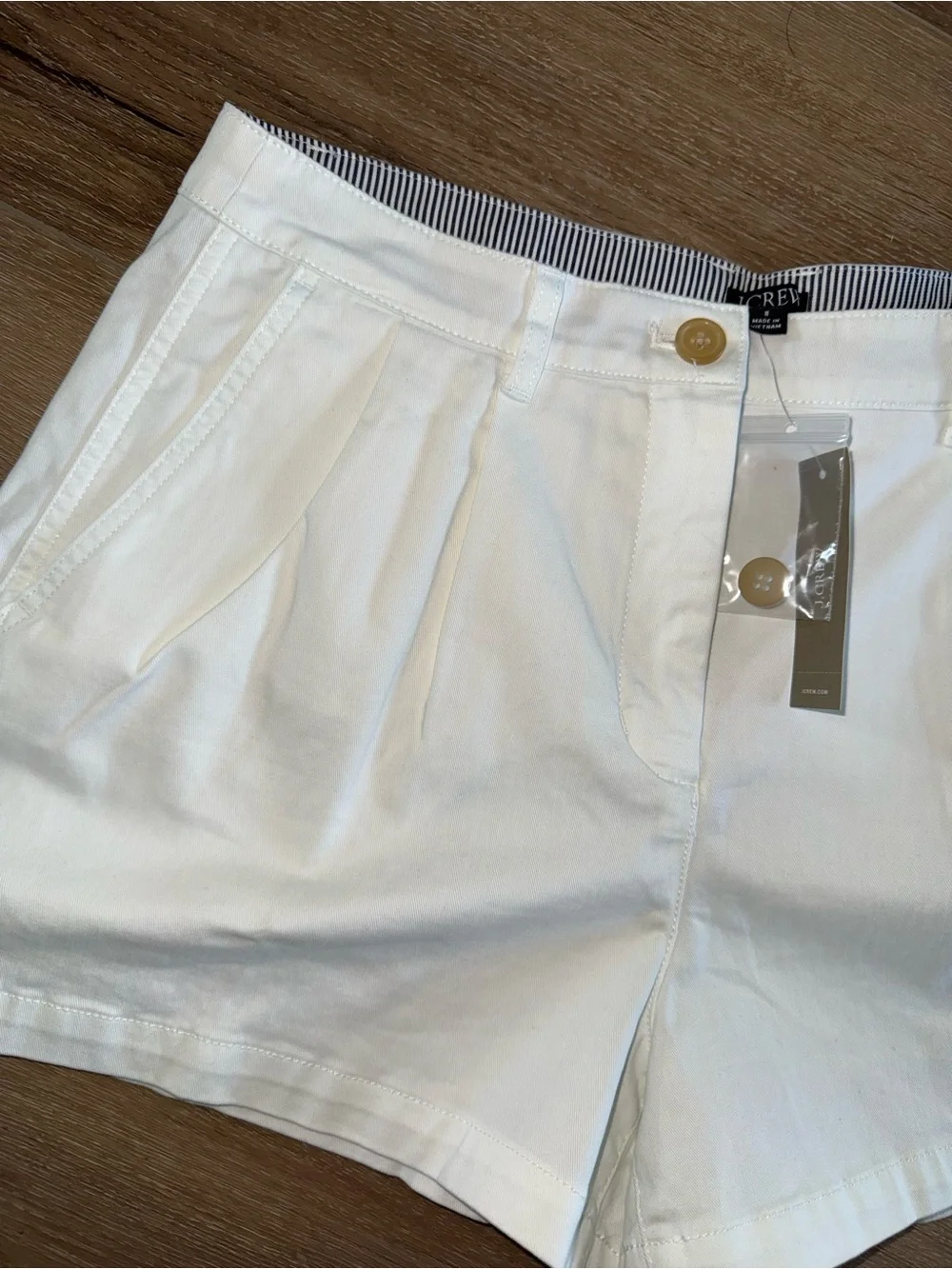 NWT J. Crew White Heritage Pleated 3” Chino Shorts size 8